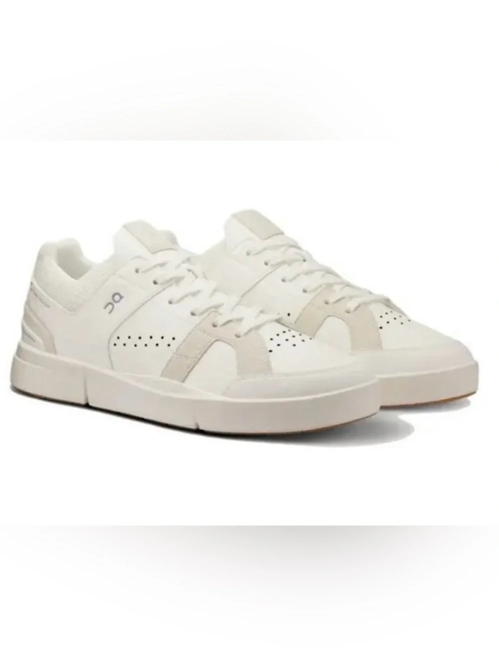 On Running On Cloud Women's The Roger Clubhouse Sneakers, size 8W/38